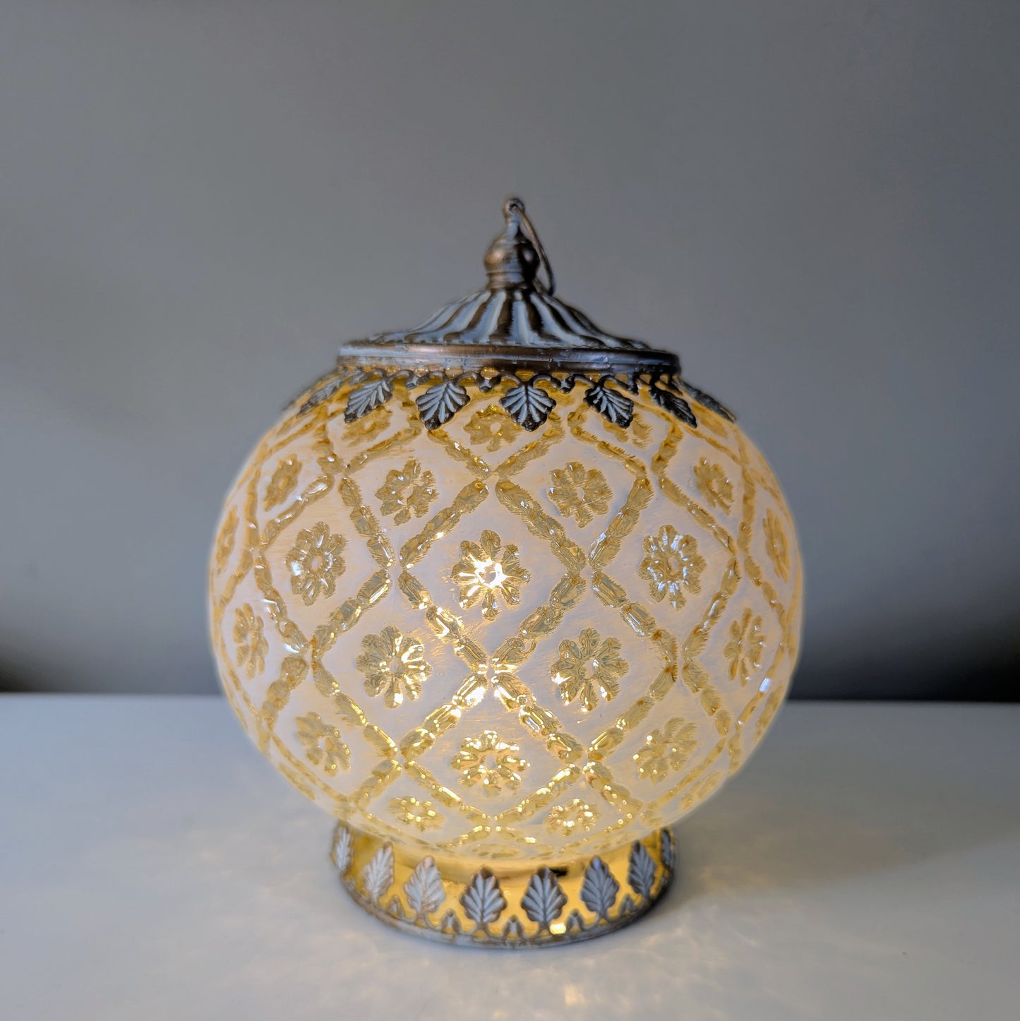 Cream & Gold Moroccan